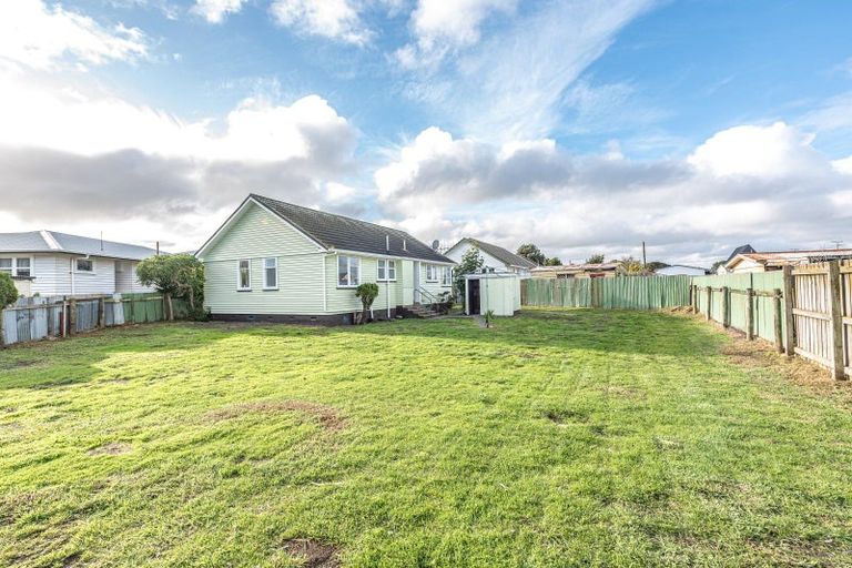 Photo of property in 42 Ruapehu Street, Castlecliff, Whanganui, 4501