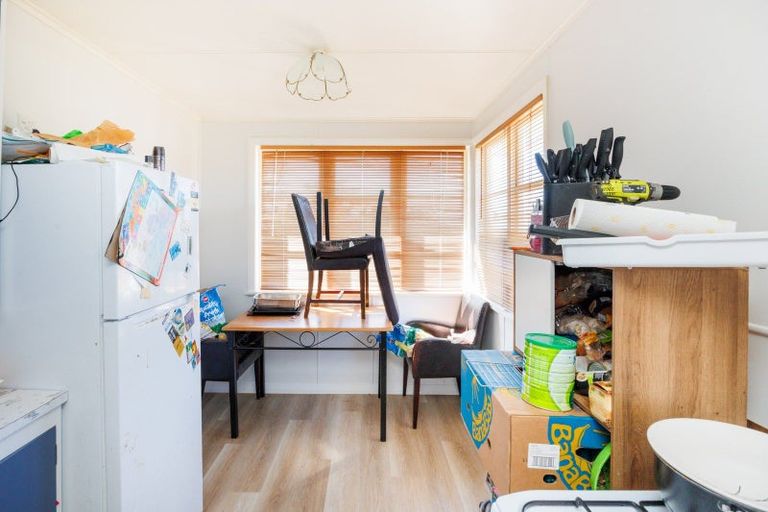 Photo of property in 27 Crewe Crescent, Hokowhitu, Palmerston North, 4410
