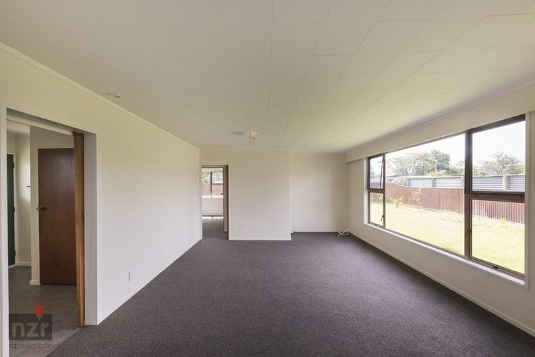 Photo of property in 2/82 John F Kennedy Drive, Milson, Palmerston North, 4414