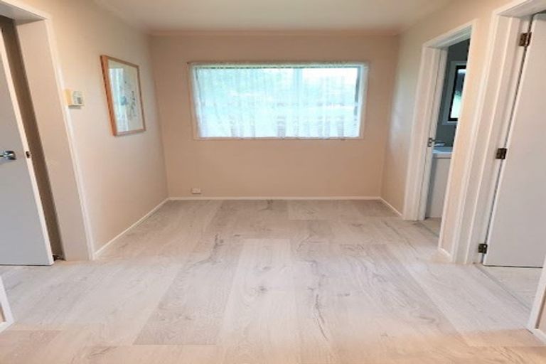 Photo of property in 172 Wiseley Road, West Harbour, Auckland, 0618