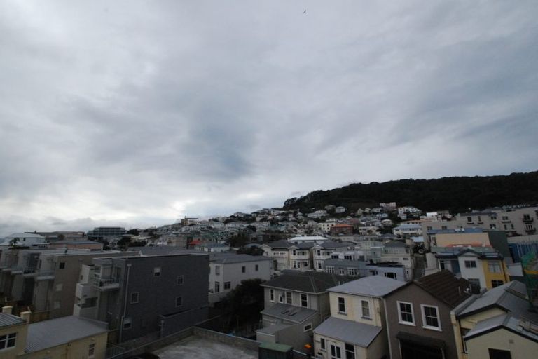 Photo of property in 6f/5 Kent Terrace, Mount Victoria, Wellington, 6011