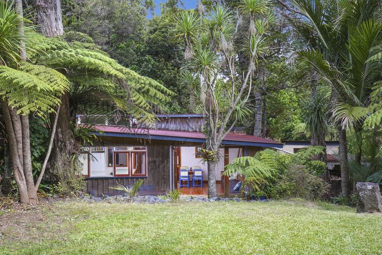 Photo of property in 18 Waima Crescent, Titirangi, Auckland, 0604