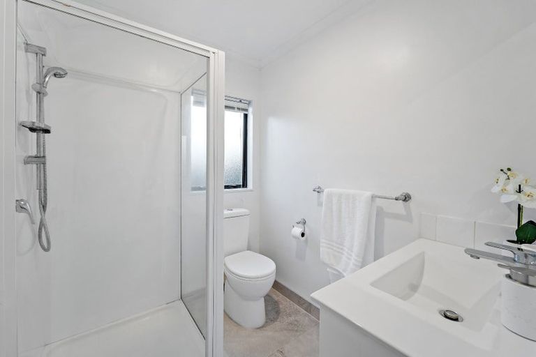 Photo of property in 2 Whitbourne Heights, Manurewa, Auckland, 2105