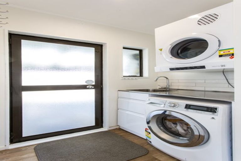 Photo of property in 2/13 Warriston Avenue, Waiuku, 2123