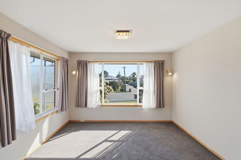 Photo of property in 33 Staveley Street, Avonhead, Christchurch, 8042