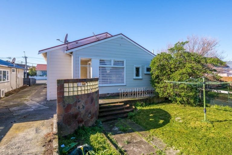 Photo of property in 204 Coutts Street, Rongotai, Wellington, 6022