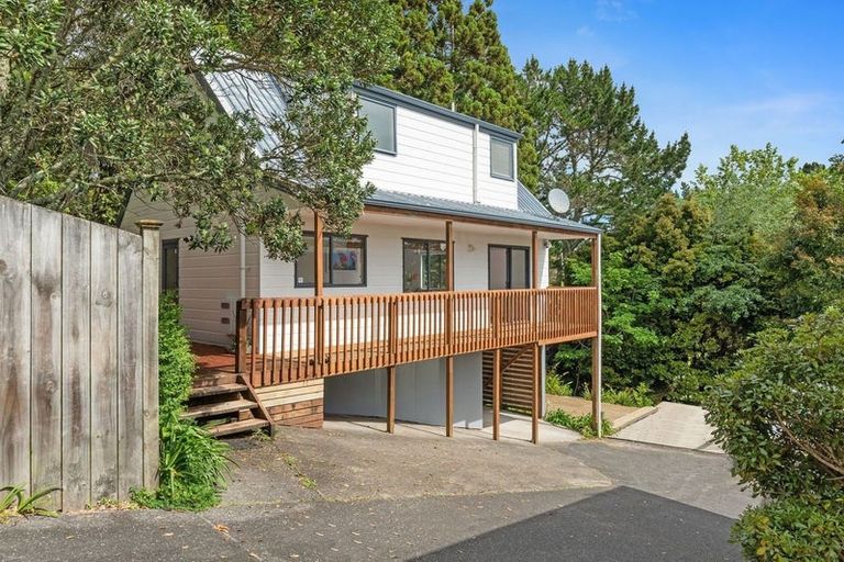 Photo of property in 1/1018 East Coast Road, Fairview Heights, Auckland, 0630