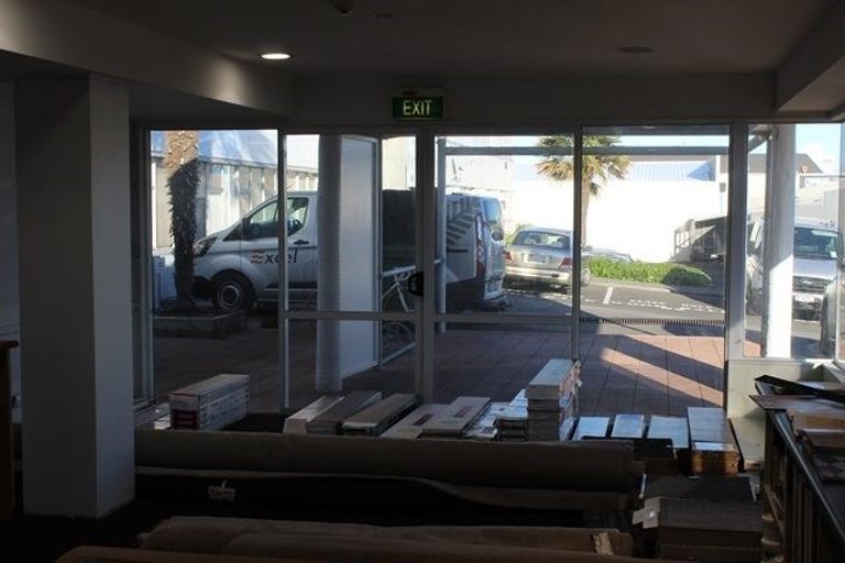 Photo of property in 240 Devon Street West, New Plymouth, 4310