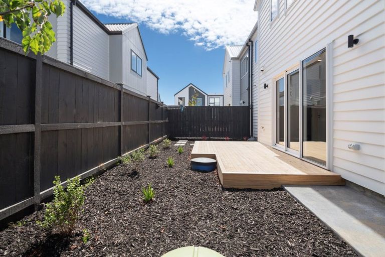 Photo of property in 19a Resnik Crescent, 0810