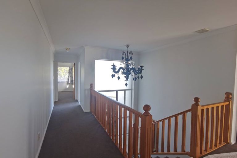 Photo of property in 2 Anure Place, Highland Park, Auckland, 2010