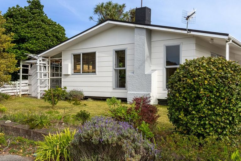 Photo of property in 11 Kanawa Street, Waikanae, 5036