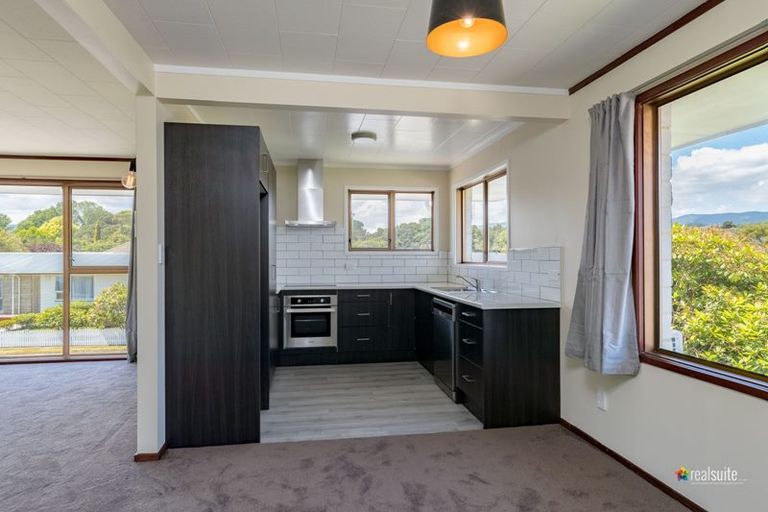 Photo of property in 1/4 Parera Grove, Heretaunga, Upper Hutt, 5018