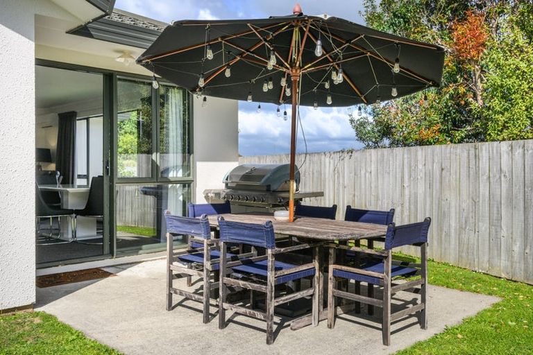 Photo of property in 11 Jordan Way, Kelvin Grove, Palmerston North, 4414