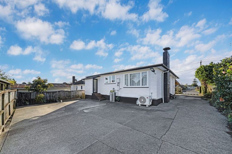 Photo of property in 71 Larnoch Road, Henderson, Auckland, 0610