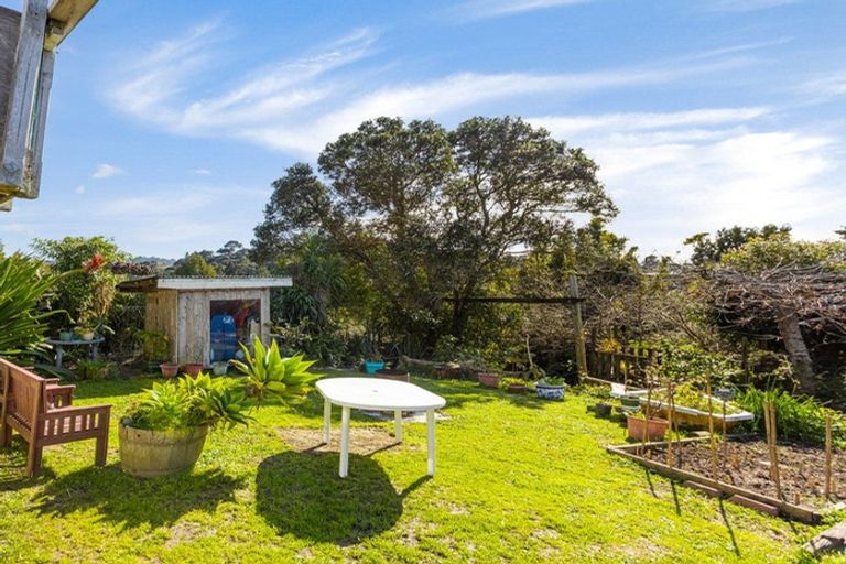 Photo of property in 22 Arapito Road, Titirangi, Auckland, 0604