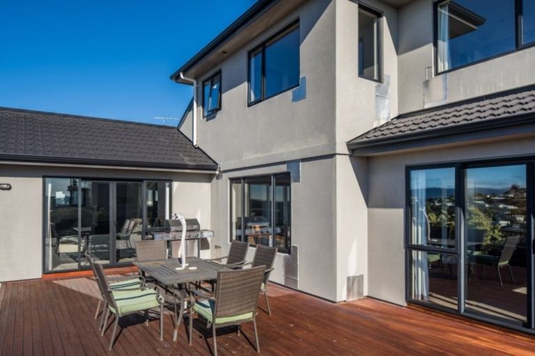 Photo of property in 14 Aoraki Rise, Aotea, Porirua, 5024