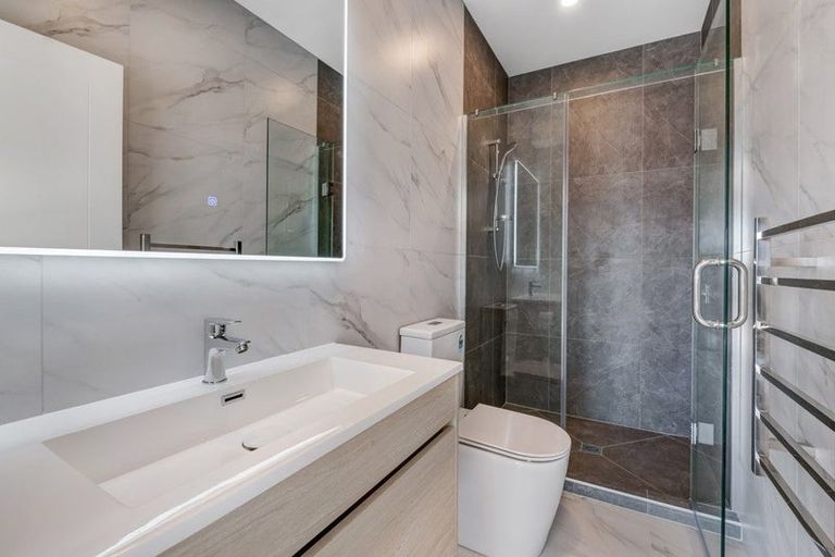 Photo of property in 11a Merida Place, Unsworth Heights, Auckland, 0632