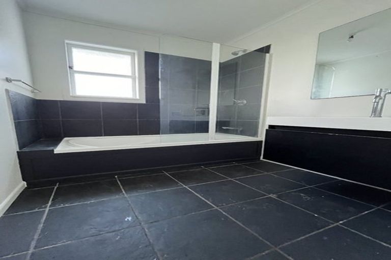 Photo of property in 17 Collingwood Road, Waiuku, 2123