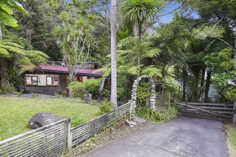 Photo of property in 18 Waima Crescent, Titirangi, Auckland, 0604