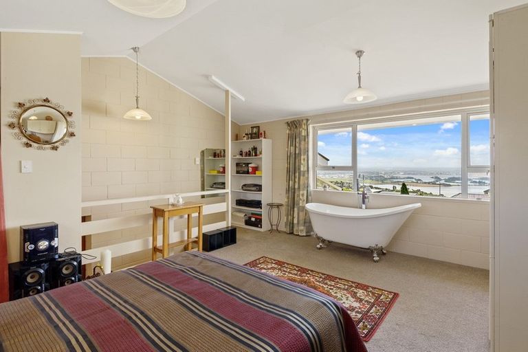 Photo of property in 223 Mount Pleasant Road, Mount Pleasant, Christchurch, 8081