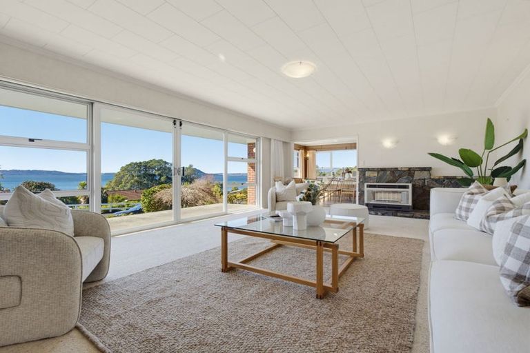 Photo of property in 8 Manahi Avenue, Kawaha Point, Rotorua, 3010