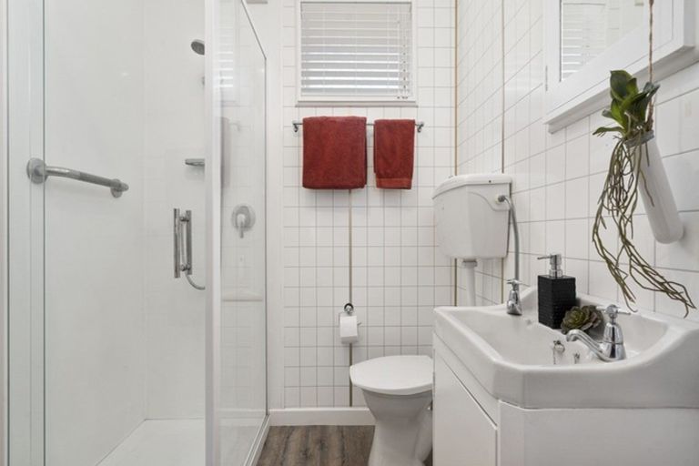 Photo of property in 1/58 Paynters Avenue, Strandon, New Plymouth, 4312