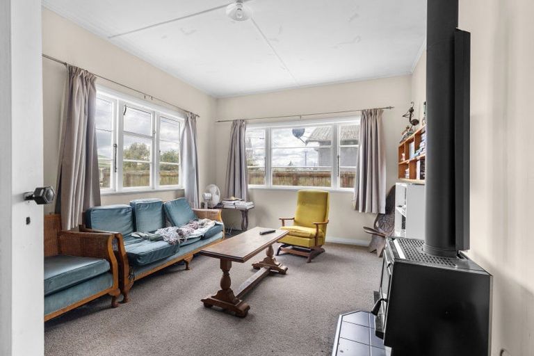 Photo of property in 17 Robert Street, Marton, 4710