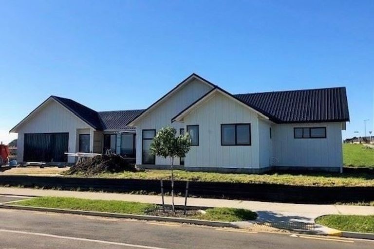 Photo of property in 13 Wheriko Avenue, Glenbrook, Waiuku, 2681