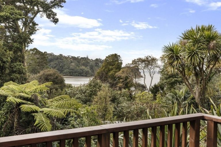 Photo of property in 74 Laingholm Drive, Laingholm, Auckland, 0604