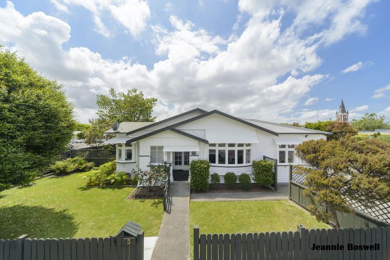 Photo of property in 3 Vivian Street, Palmerston North, 4414