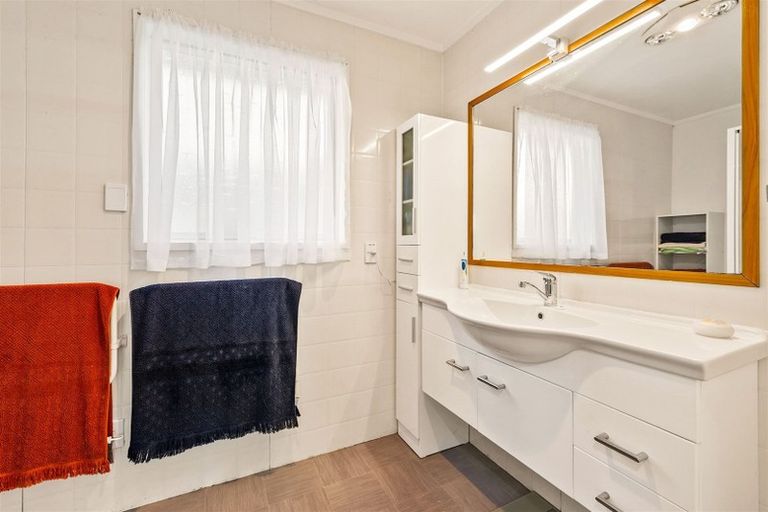 Photo of property in 27 Allington Road, Massey, Auckland, 0614