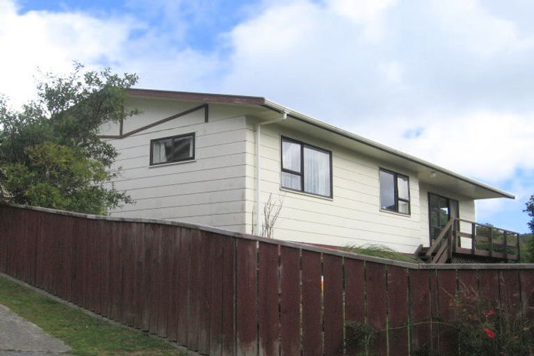 Photo of property in 6 Ruth Grove, Karori, Wellington, 6012