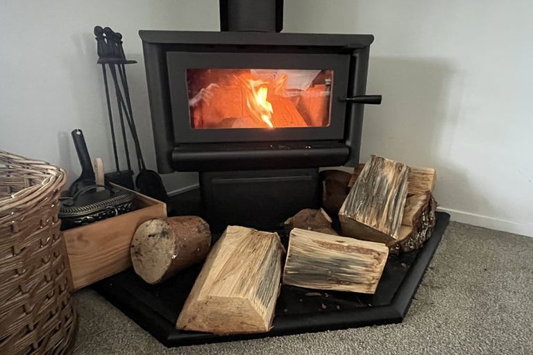 Photo of property in 4 Rogers Place, Kinloch, Taupo, 3377