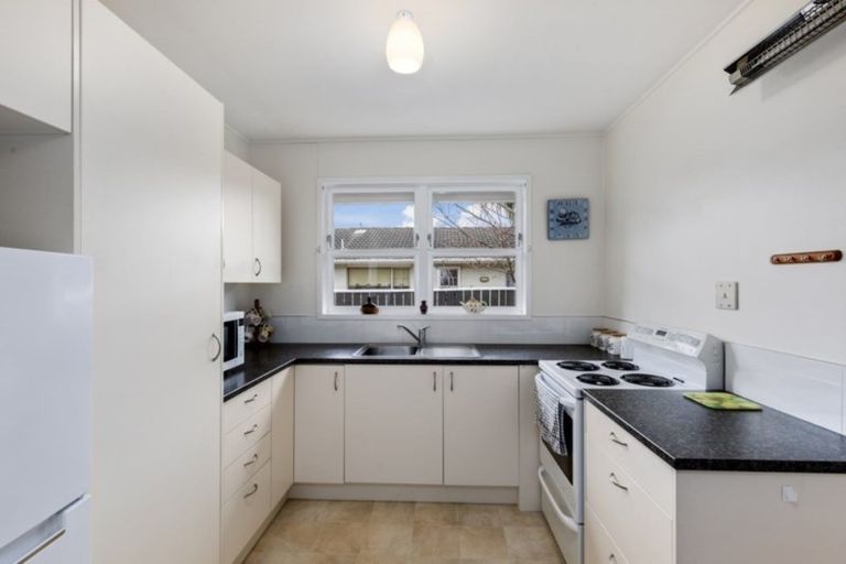 Photo of property in 2/53 Ludlam Crescent, Woburn, Lower Hutt, 5010