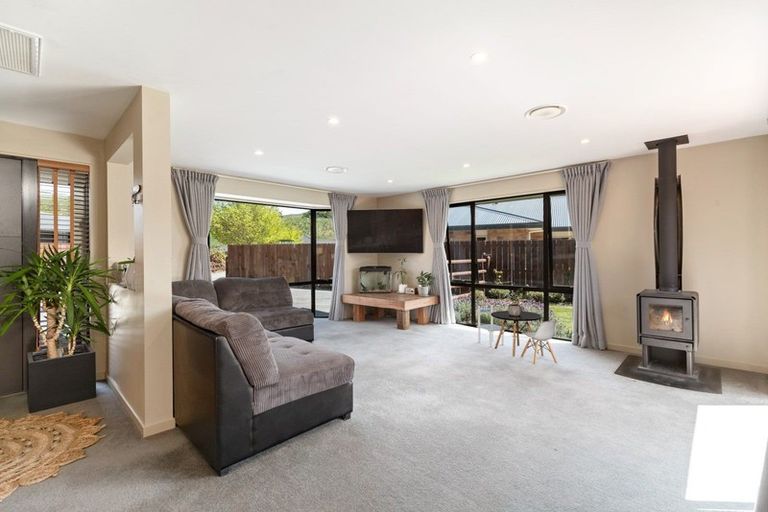 Photo of property in 8 Ada Place, Lake Hayes, Queenstown, 9304