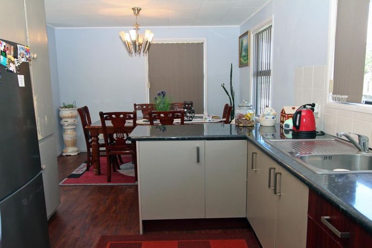 Photo of property in 64 Hollyford Drive, Clover Park, Auckland, 2105