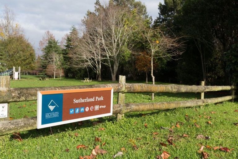 Photo of property in 2 Wayne Place, Ferndale, New Plymouth, 4310