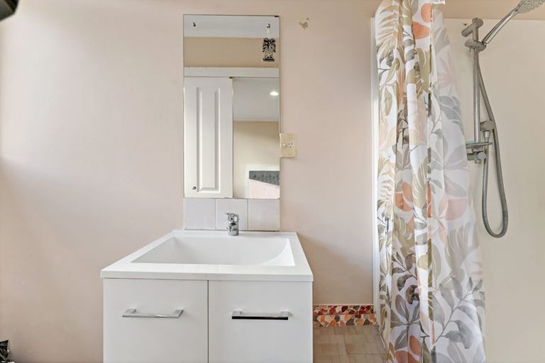 Photo of property in 13 Piriti Place, Weymouth, Auckland, 2103