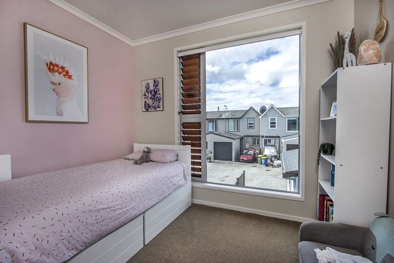 Photo of property in 9s Clearwater Cove, West Harbour, Auckland, 0618