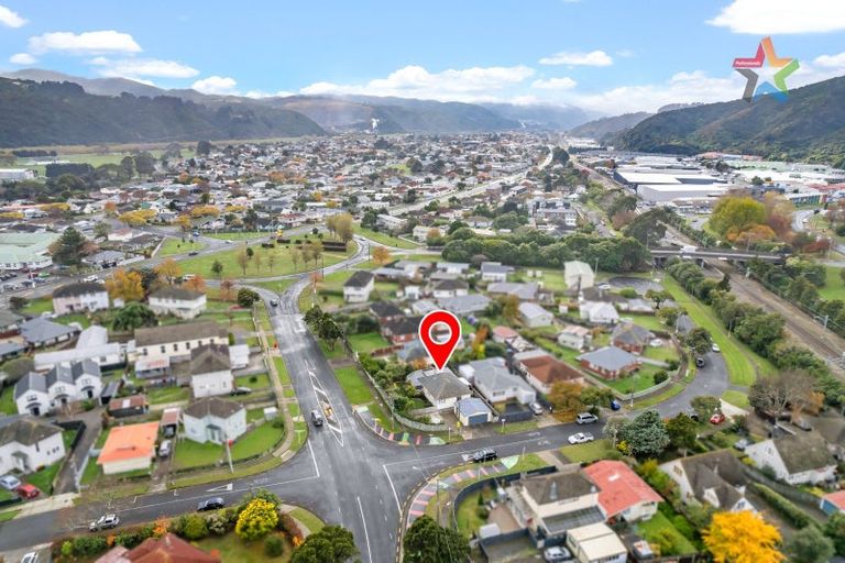 Photo of property in 1 Waldie Grove, Avalon, Lower Hutt, 5011
