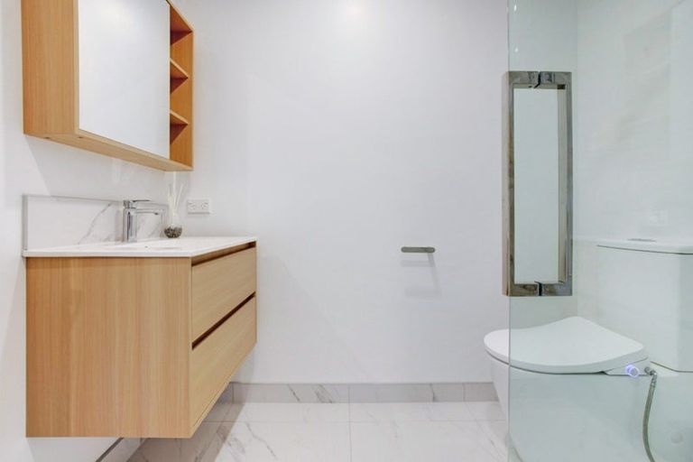 Photo of property in 2/23 Awaroa Road, Sunnyvale, Auckland, 0612