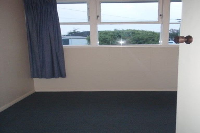Photo of property in 11 Virgil Place, Northcote, Christchurch, 8052