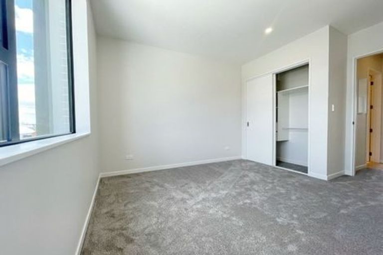 Photo of property in 15 Kuaha Road, Massey, Auckland, 0614