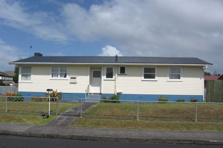 Photo of property in 2 Maybelle Place, Kelston, Auckland, 0602