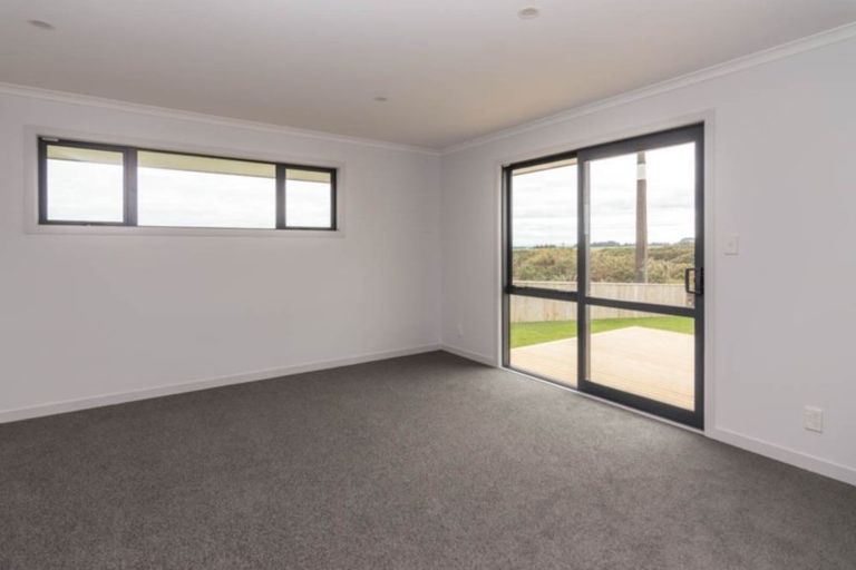 Photo of property in 35 Silicon Way, Fitzherbert, Palmerston North, 4410