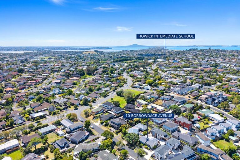 Photo of property in 10 Borrowdace Avenue, Botany Downs, Auckland, 2010