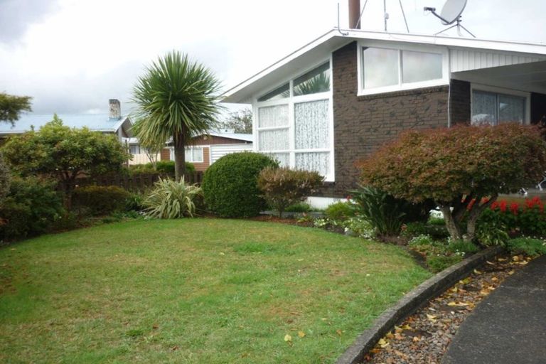 Photo of property in 10 Bremridge Place, Melville, Hamilton, 3206