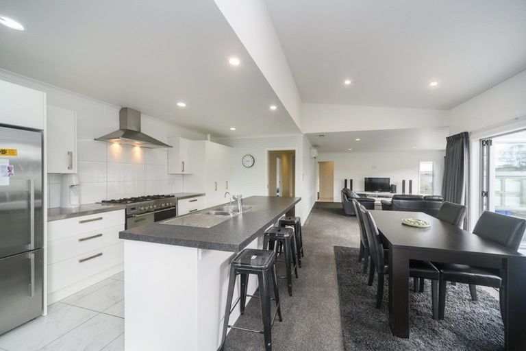 Photo of property in 17 Lorenzo Place, Kelvin Grove, Palmerston North, 4414