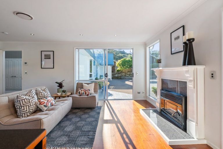 Photo of property in 69 Thatcher Crescent, Crofton Downs, Wellington, 6035