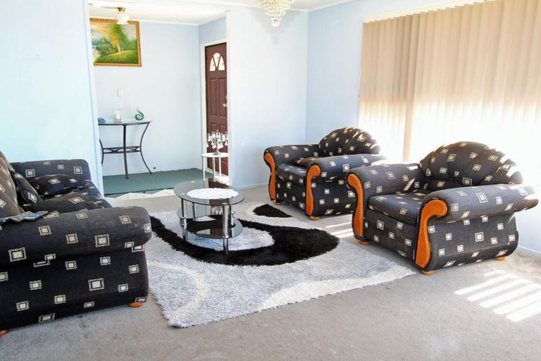Photo of property in 64 Hollyford Drive, Clover Park, Auckland, 2105